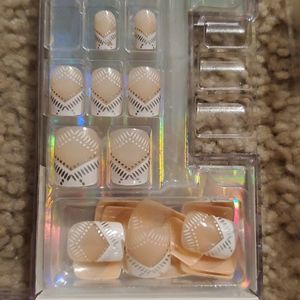 6 sets of fake nails 💅